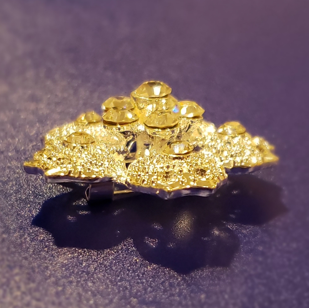 Floral shaped silver brooch - Picture 3 of 6